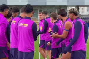 好消息！萊萬(wàn)、奧爾莫恢復(fù)合練，隊(duì)友們拍打儀式歡迎