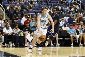 新神射手誕生？4號(hào)秀康-克尼佩爾打破多項(xiàng)三分球歷史紀(jì)錄