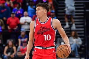 投不進防不住你是有傷嗎？博格丹5中1得2分1板 三分3中0