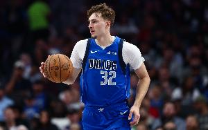 仍然不理想！弗拉格半場4中2得到4分5板2助另2失誤 正負(fù)值-11