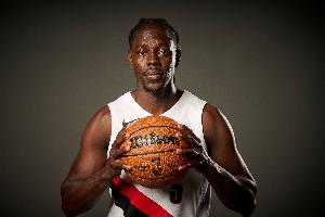 隊記：朱-霍勒迪有著穩(wěn)定的輸出 關于他老邁的說法不攻自破