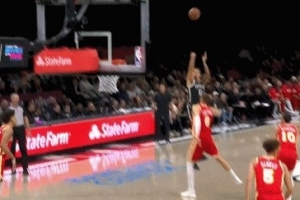 有附加動(dòng)作！小邁克爾-波特三分顏射波津 但腳踢到后者被裁判無(wú)視