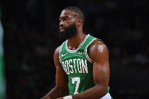 張佳瑋：杰倫-布朗次節(jié)末打出FMVP風采 綠軍的比賽內容遠好過戰(zhàn)績