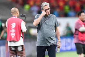 記者談伊萬：如今他掙了一筆錢退休了，留給中國足球一地雞毛