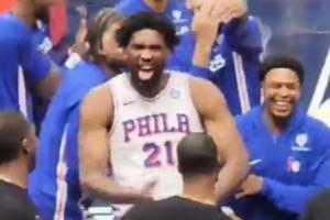 憋壞了！逆轉后恩比德&替補席噴垃圾話+疑似不雅動作反擊奇才球迷