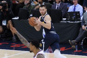 拼勁十足！布勞恩半場7中4拿到8分1板3助