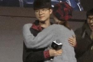 現(xiàn)在再看“守身如玉”的Faker，是不是詮釋了什么才是真正的職業(yè)選手？