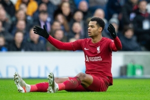 克拉滕伯格談加克波倒地未判點(diǎn)：他是預(yù)判接觸，并主動(dòng)倒地要點(diǎn)球