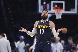 小阿德爾曼：瓦蘭的態(tài)度符合所有人的期待 在場(chǎng)上場(chǎng)下都有體現(xiàn)