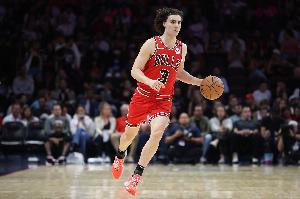 組織核心！吉迪上半場7投5中砍下12分4籃板6助攻 正負(fù)值+13