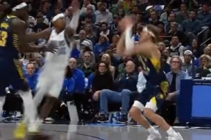 不止是扣籃王！麥克朗外線張弓搭箭飚進三分還有加罰 完成打4分