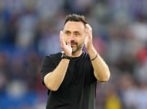 德澤爾比：帕瓦爾失誤很正常沒必要小題大做，我對此一笑置之