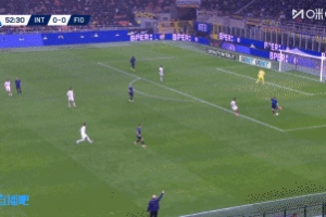 巴斯托尼長傳，勞塔羅禁區(qū)內(nèi)回做，迪馬爾科低射稍稍偏出