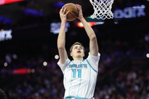 這TM次輪秀？卡爾克布倫納半場6中6 拿下13分4板1斷1帽&0失誤