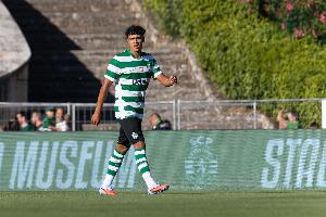 18歲組織中場(chǎng)！羅體：曼聯(lián)曼城爭(zhēng)奪葡體新星西蒙斯，解約金8000萬(wàn)