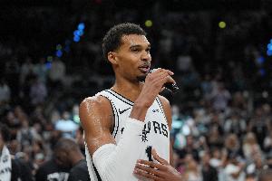 文班亞馬：我真的不在乎個人榮譽 若獲得DPOY說明我?guī)椭饲蜿? >
                                        </div>
                                    </div>
                                                                        <div   id=