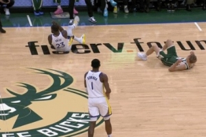 你冷靜下！追夢(mèng)被吹掩護(hù)犯規(guī)想挑戰(zhàn) 科爾無(wú)視并換下前者