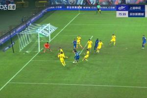 這都沒進？陳晉一抹進小禁區(qū)附近選擇橫傳，隊友無人領會