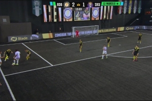 秀腳法！馬塞洛國(guó)王聯(lián)賽腳后跟磕球過(guò)人