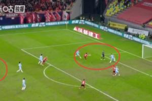 河南手球在先蓉城進(jìn)球無效？胡荷韜進(jìn)球前，主裁艾堃就已先響哨