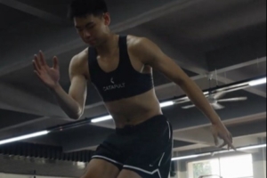 揮灑汗水！崔永熙康復(fù)訓(xùn)練更新 肌肉線(xiàn)條清晰可見(jiàn)