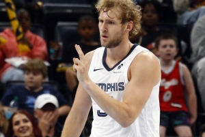 效果真不錯(cuò)！蘭代爾半場(chǎng)14分鐘 5中4高效砍下9分2板1助1斷