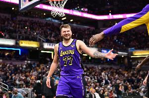 司機(jī)：東契奇配得上MVP但還要看湖人的戰(zhàn)績(jī) 畢竟詹姆斯還在養(yǎng)傷