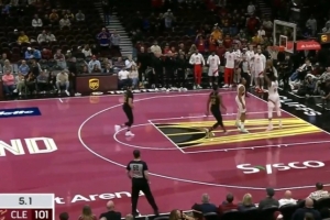 細(xì)啊太細(xì)了！巴恩斯提醒巴雷特NBA杯有凈勝分 后者隨即扣個(gè)空籃