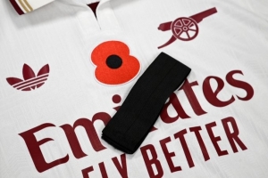 官方：阿森納本場(chǎng)比賽雙方將佩戴黑紗，向兩名離世球員致哀