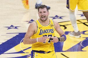 東契奇連續(xù)三場比賽場均45.3分 2007年科比之后湖人隊(duì)史首人