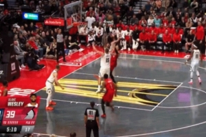 抹平分差！阿夫迪亞快攻中強(qiáng)硬背打命中 開(kāi)拓者追平比分