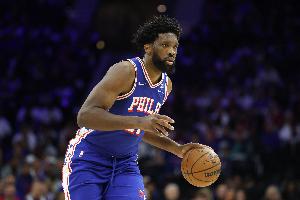 絕殺三分超時(shí)且打鐵！恩比德14中6拿到20分6板4助2帽