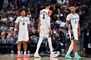 皮爾斯：馬刺有哈珀&瓦塞爾了 該用?？怂箵Q個(gè)能保護(hù)文班的人