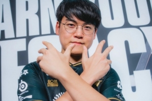 LOL官方分享Gumayusi照片并配文：Gumayusi的新姿勢剛剛出爐