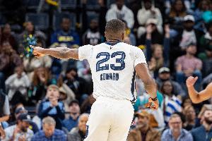 11號(hào)新秀給力！科沃德開(kāi)季場(chǎng)均15.5分5籃板 三分命中率52.4%