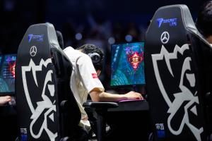 香克斯：Faker打得非常好，我真搞不懂他這年齡怎還能保持這么猛的?!