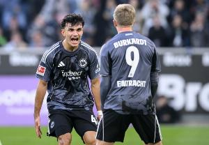 法蘭克福官方：中場烏尊肌肉受傷，將無限期缺陣，祝盡快康復(fù)！