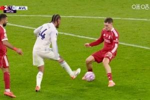 今日趣圖：土豆～維爾茨 躲避對(duì)抗，把球踢的無影無蹤，丟失球權(quán)