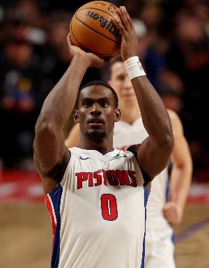 黑大硬！杜倫16中13怒砍生涯新高33分+10板 ！正負值+28！