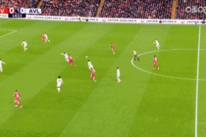 頗具威脅！索博斯洛伊遠(yuǎn)射，可惜偏出球門(mén)