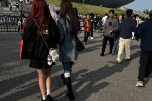 媒體人：現(xiàn)場(chǎng)沒(méi)見幾個(gè)穿TES隊(duì)服的 全是T1和Faker Doran都有人穿