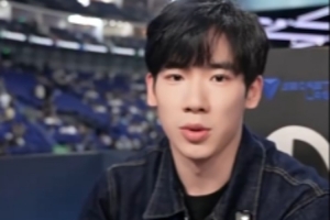 S15賽事現(xiàn)場：體操運動員張博恒為LPL和TES加油！