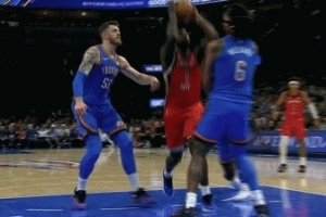 沖擊力！錫安強(qiáng)攻被吹進(jìn)攻犯規(guī) 鵜鶘挑戰(zhàn)成功改判2+1