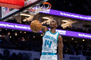 好內(nèi)線！迪亞巴特9中7高效拿下17分12板1帽 6前場(chǎng)板