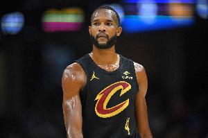 手感一般！小莫布里16投6中得到14分8板5助3斷1帽 正負值+13