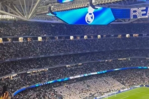 皇馬DJ賽前播報(bào)首發(fā)球員，伯納烏球迷給予維尼修斯熱烈歡呼