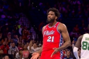 被罰5萬!恩比德更推：最好也對裁判下流的“吹阻擋犯規(guī)”動作罰款