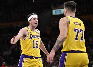 里夫斯打趣：東契奇就像個孩子 總有一天他需要長大