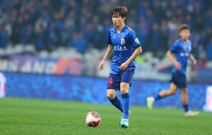 東體：謝鵬飛、戴偉浚亞冠能否出場，要看斯盧茨基的打法安排