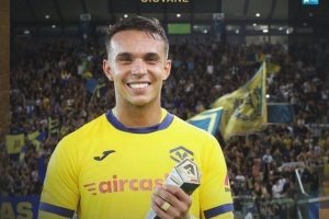 斯基拉：米蘭、國米、羅馬關注維羅納21歲前鋒吉奧瓦尼